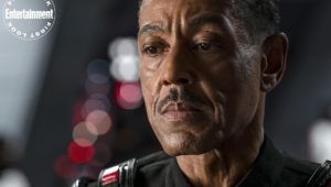 Педро Паскаль покинул съемочную площадку сериала «Мандалорец»